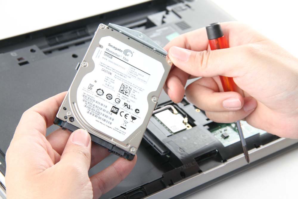 Замена жесткого диска на ноутбуке в Батайске