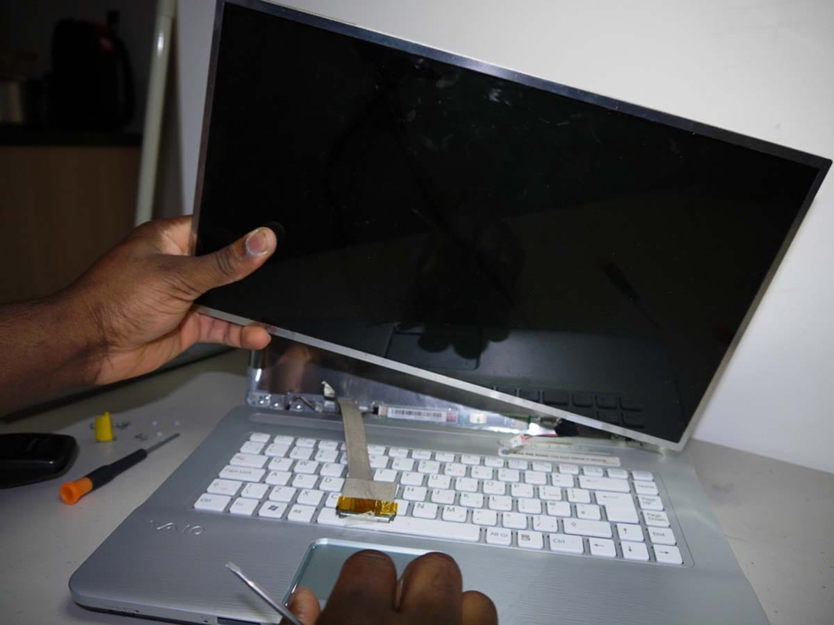 Замена экрана ноутбука Sony в Батайске