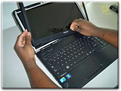 Замена экрана ноутбука Toshiba в Батайске